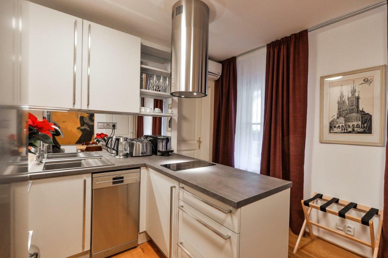 Romantic Apartment Prague Near Charles Bridge エクステリア 写真