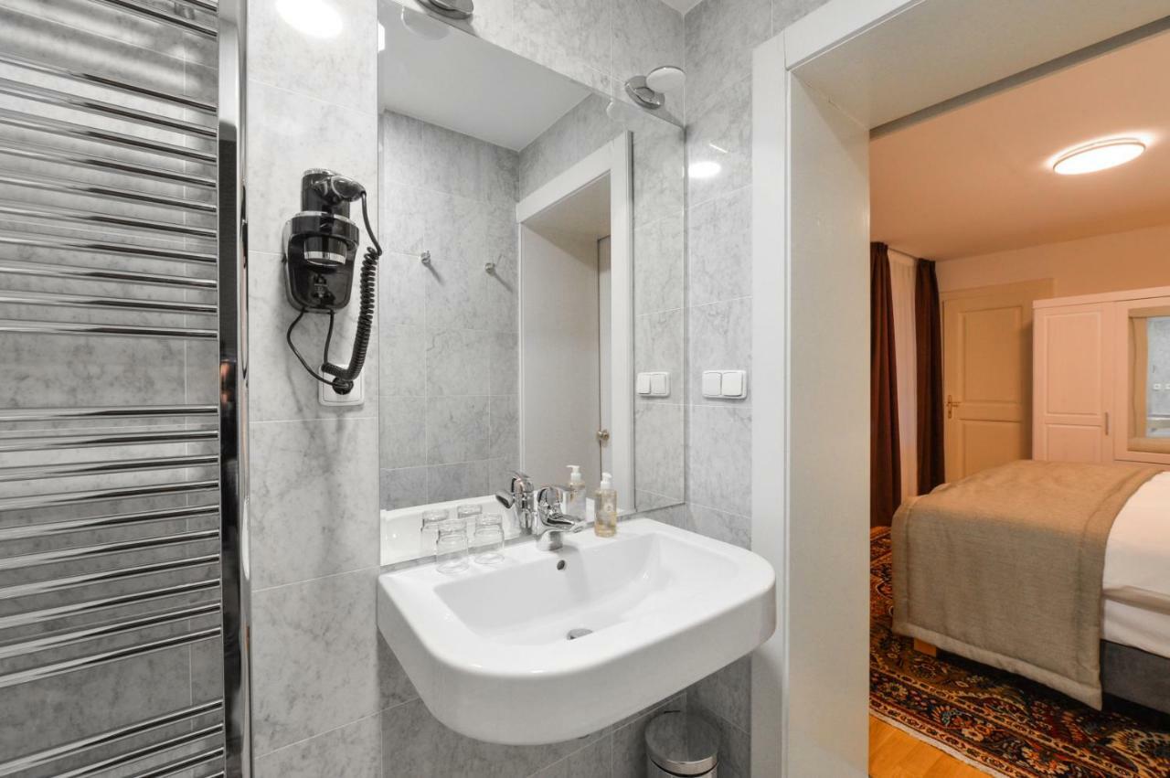 Romantic Apartment Prague Near Charles Bridge エクステリア 写真
