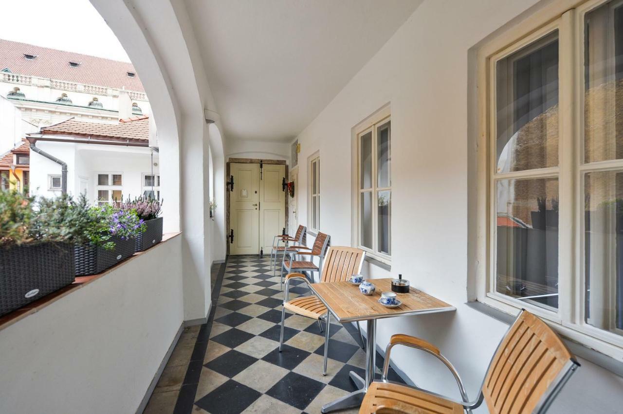 Romantic Apartment Prague Near Charles Bridge エクステリア 写真
